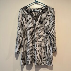 5/25 Women’s Size Large Blouse in White and Black / Grey Beads by Alfred Dunner